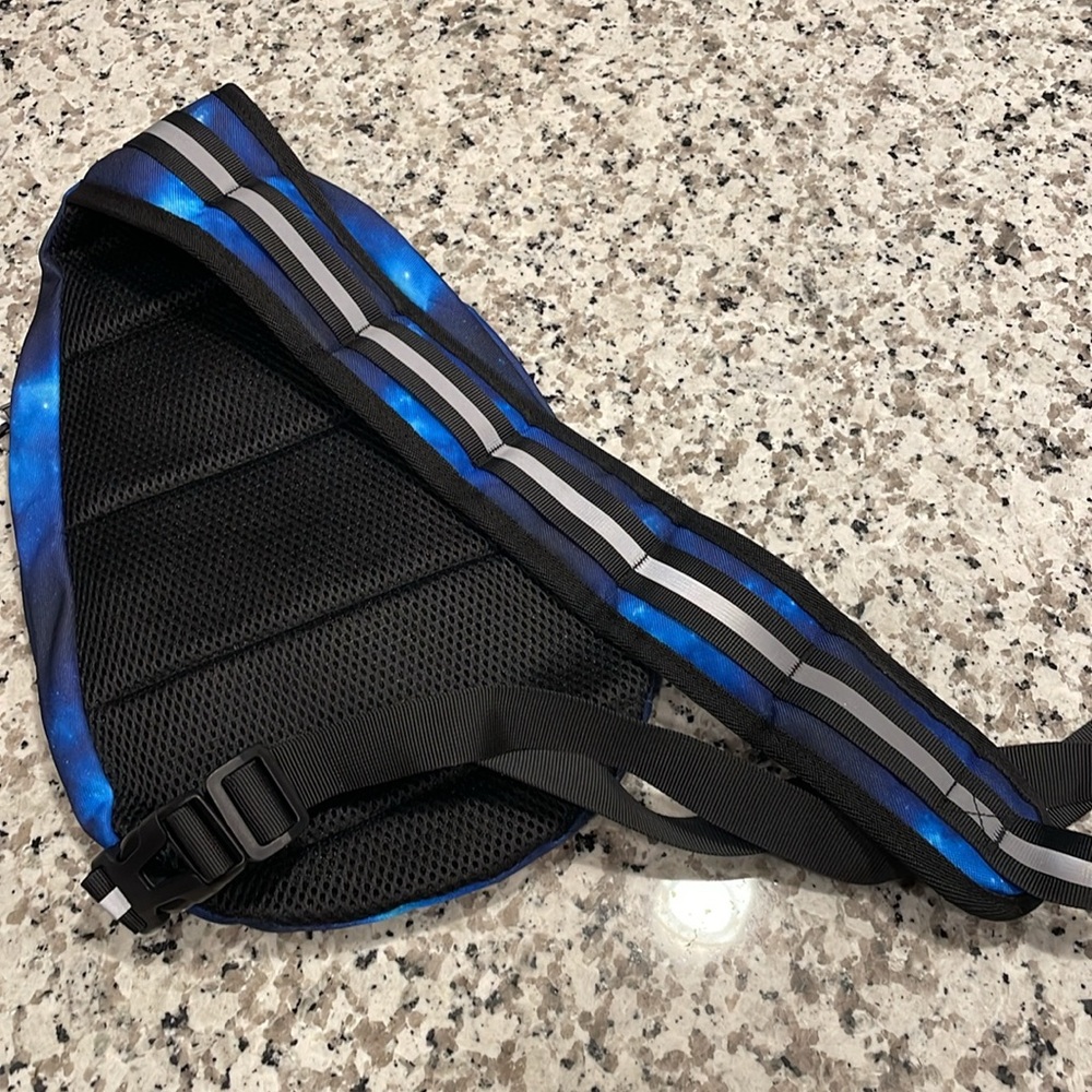 Universal Studios space dye blue sling bag with reflective strap unisex NWOT - Picture 6 of 11